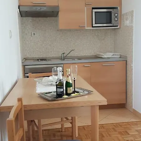 Vidos * Μακάρσκα