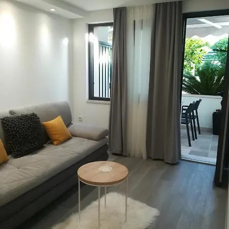 Vidos Apartment