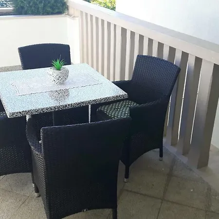 Vidos Apartment